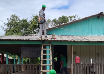 MME instala placas solares em comunidades yanomami em Roraima