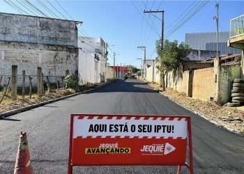 Prefeitura de Jequié inicia pavimentação asfáltica da rua do fundo do SAMU, no Pompílio Sampaio