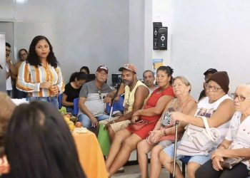 Prefeitura de Ubaíra entrega aparelhos de glicemia para pacientes diabéticos e realiza palestra com nutricionista.