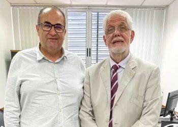 Hassan e Jorge Solla protocolam pedido à Sesab para compra de aparelho de radioterapia