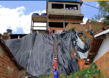 Prefeitura de Ubaíra intensifica de limpeza e desobstrução de bueiros, colocação de lonas em encostas e limpeza do Rio Jiquiriçá