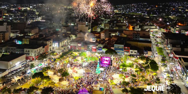 Com grande público, shows musicais e fogos de artifício, Prefeitura de Jequié realiza primeiro evento alusivo ao Réveillon em praça pública