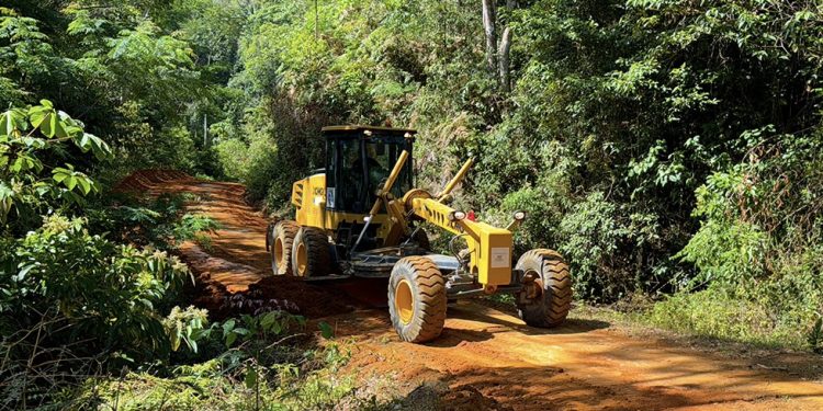 Prefeitura de Jequié acelera obras de recuperação de estradas rurais nos povoados de Campo Largo e Rio do Antônio