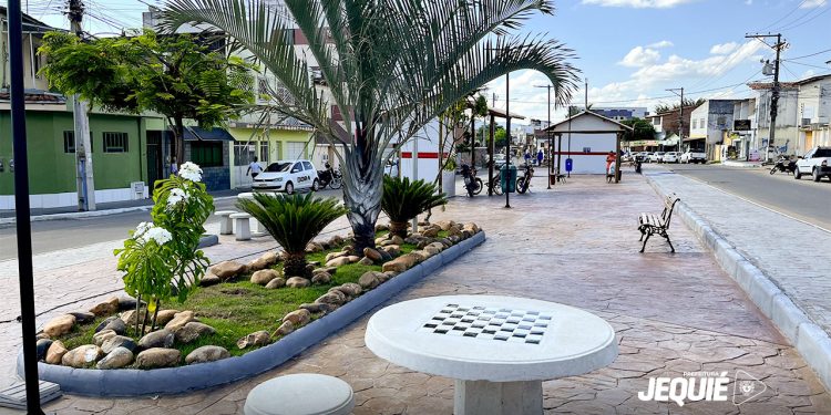 Prefeitura de Jequié amplia instalação de internet gratuita para população, contemplando mais cinco praças públicas