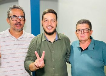 Pré-candidato a prefeito de Manoel Vitorino Vinícius Costa anuncia vereador Landinho como pré-candidato a vice-prefeito e notícia sacode cidade