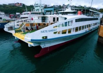 Ferry apresenta falha e espera para travessia é de mais de 4h