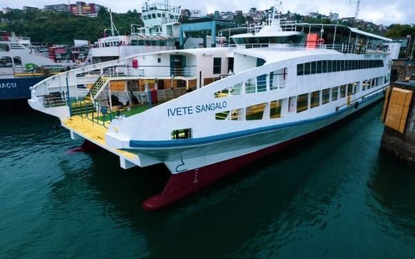 Ferry apresenta falha e espera para travessia é de mais de 4h