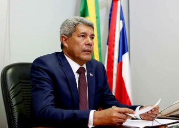 Governador Jerônimo Rodrigues assina decreto que assegura gratuidade nos transportes da Bahia durante as eleições