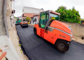 Prefeitura de Ubaíra realiza pavimentação asfáltica em ruas do município