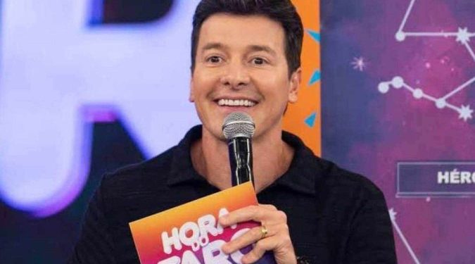 Rodrigo Faro anuncia saída da Record TV após 16 anos