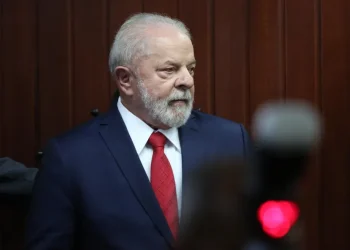 Lula é operado às pressas em São Paulo após sentir dor na cabeça