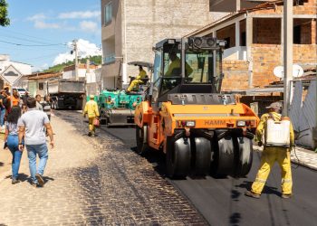 Prefeitura inicia asfaltamento no bairro da Monta, em Ubaíra