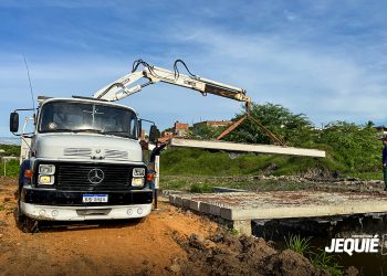 Prefeitura de Jequié avança na instalação de pontes sobre canais pluviais no bairro Pompílio Sampaio