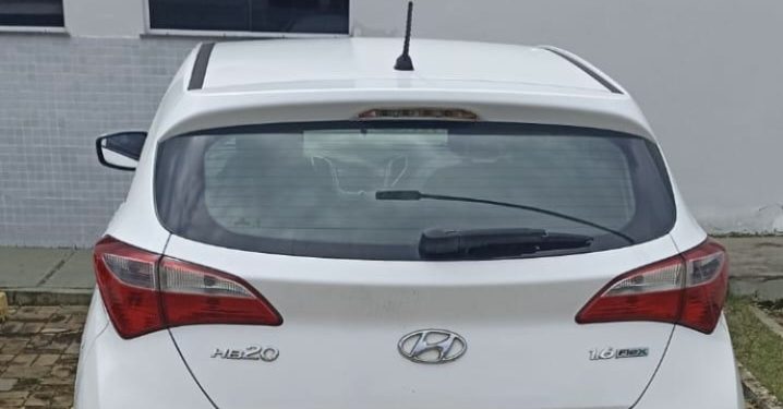 Veículo com placa adulterada é apreendido pela Polícia Militar em Ubaíra