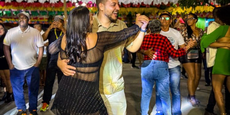 Prefeitura de Manoel Vitorino encerra festejos juninos com São Pedro de Catingal