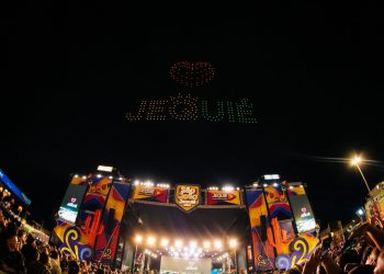 Alok surpreende público com espetáculo de drones no São João de Jequié