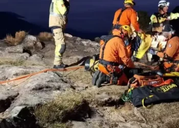 Criança morre após cair em cânion durante trilha com os pais