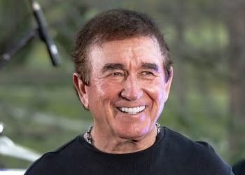 Prefeitura de Manoel Vitorino confirma show histórico de Amado Batista no Festival do Umbu 2026