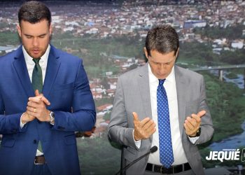 Prefeito cumpre transmissão de cargo para vice-prefeito e consolida ato democrático de transição na Prefeitura de Jequié